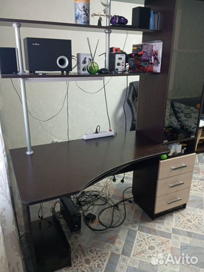 Компьютерный стол