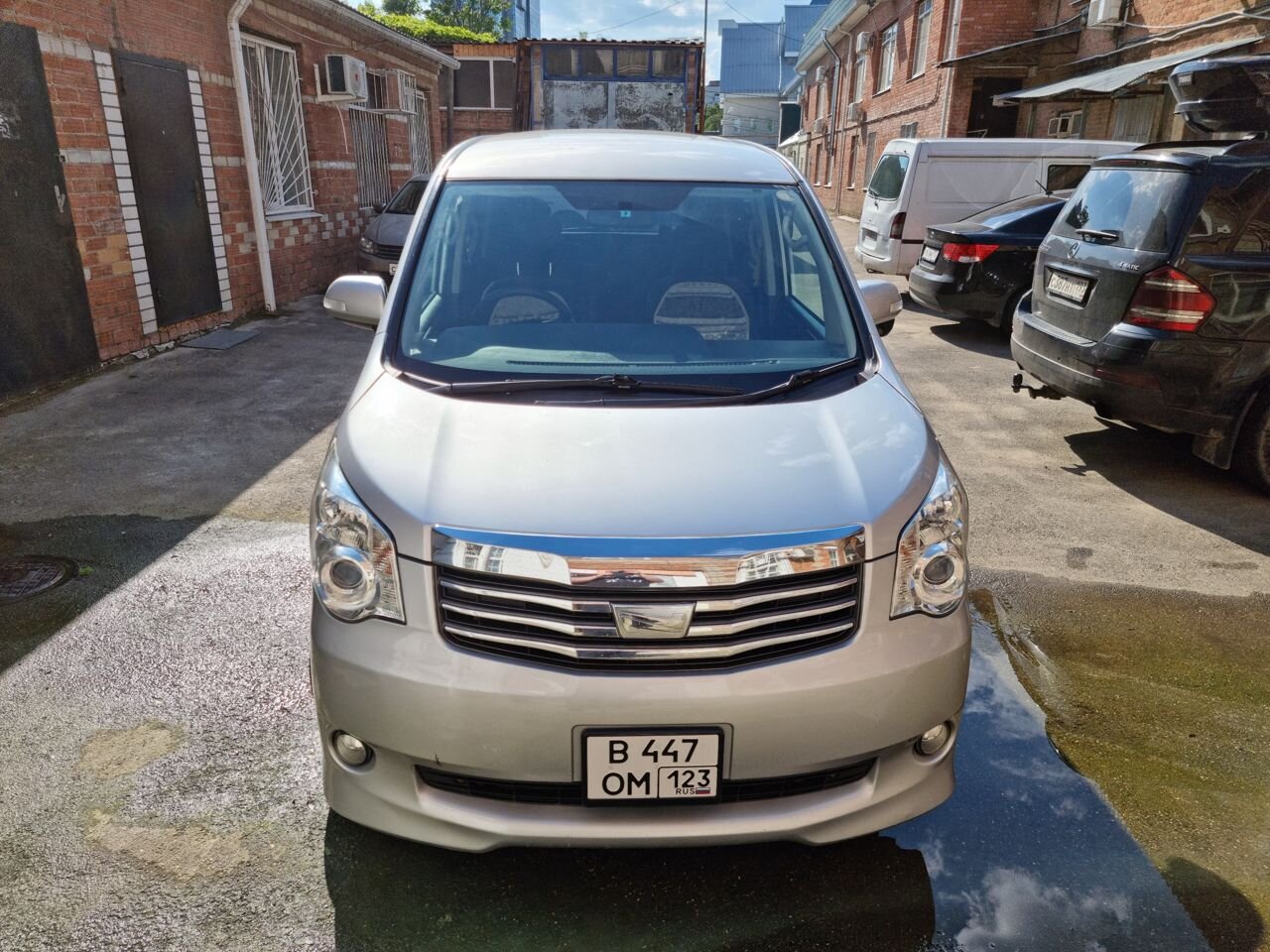Toyota Noah: фото владельца