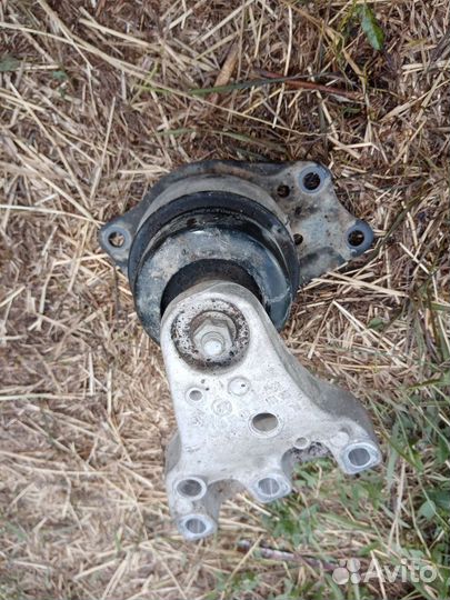 Volkswagen Polo Опора Двигателя