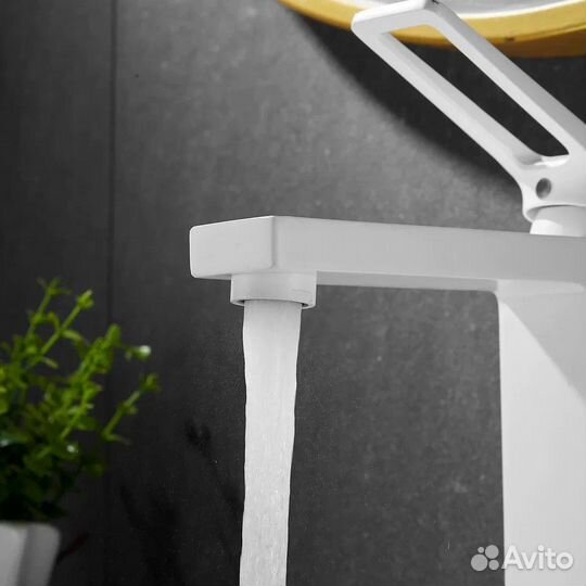 Смеситель для раковины Shevanik S6801C, белый