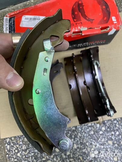 Колодки тормозные барабанные Renault Sandero 180мм