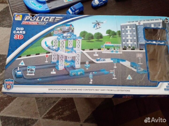 Трек с машинками и дорожными знаками