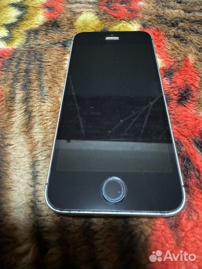 iPhone SE, 32 ГБ