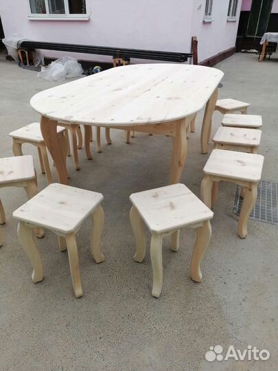 Стол табуретками