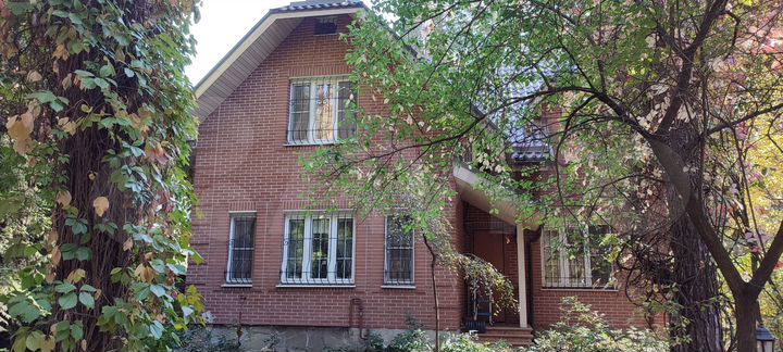 Дом 248 м² на участке 20 сот.