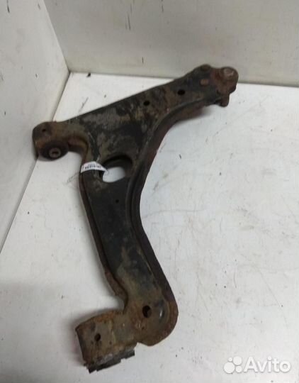 Рычаг передний левый Opel Zafira B