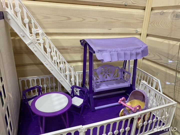 Домик для кукол и мебель для кукол