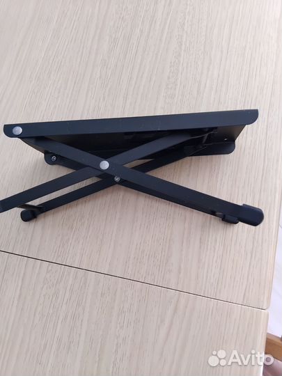 Подставка под ногу гитариста