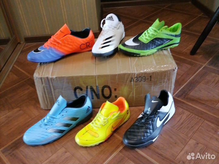 Бутсы сороконожки, футзалки, мячи и гетры