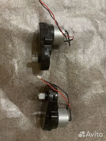 Привод боковой щетки робота-пылесоса