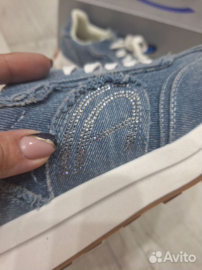 Кроссовки женские новые