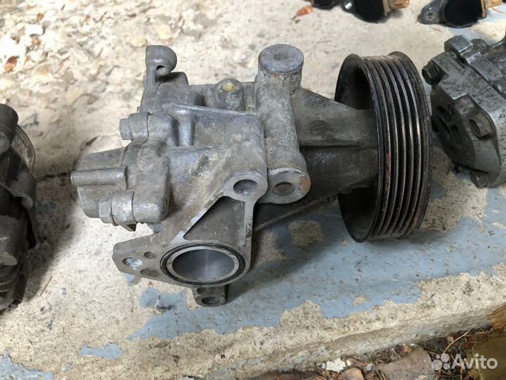 Водяная помпа Suzuki Grand Vitara