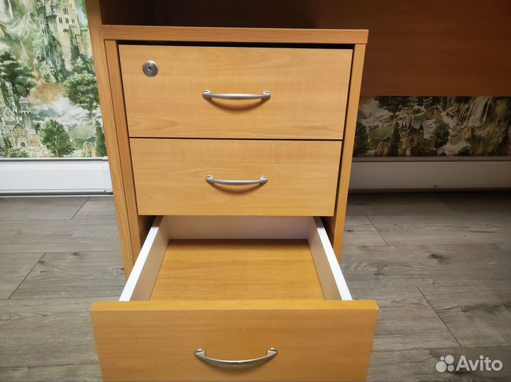 Стол письменный угловой с тумбой