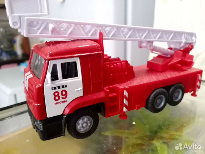 Продается модели масштаб 1:43 коленчатый подъемник