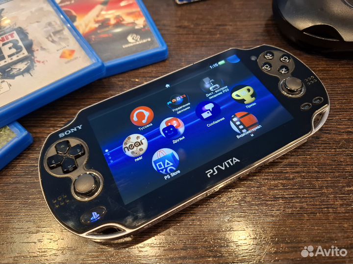 Sony PlayStation Vita PCH-1003 +игры