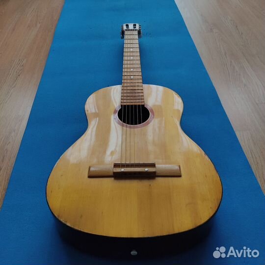 Акустическая гитара