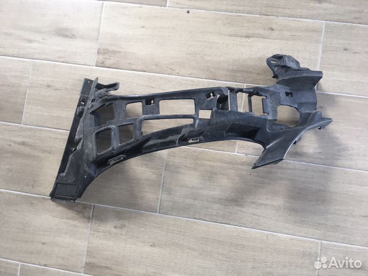 Кронштейн переднего бампера левый Mercedes W205