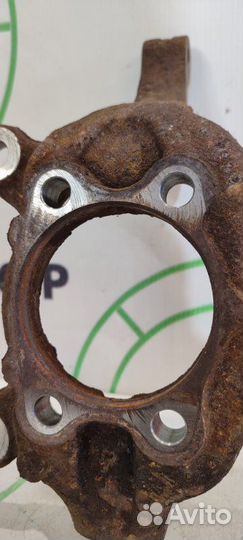 Цапфа передняя левая Nissan Juke F15E HR16DE 2012