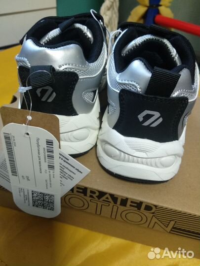 Кроссовки новые 31