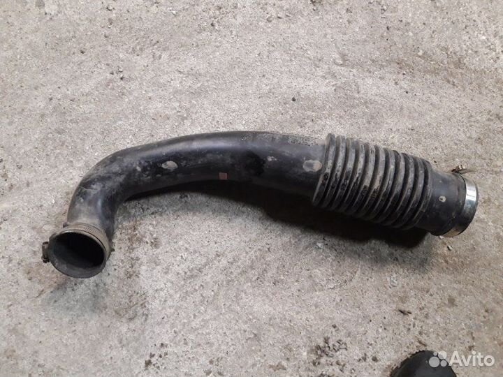 Патрубок воздушного фильтра Ford Focus
