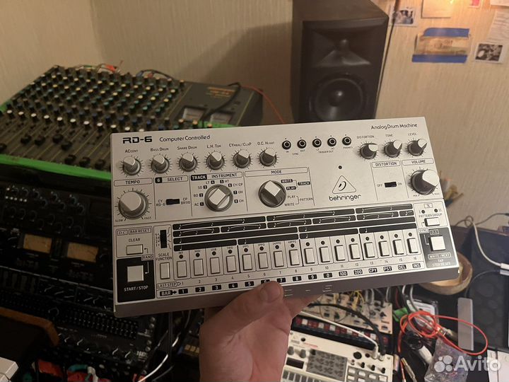 Behringer rd 6 аналоговая драм машина