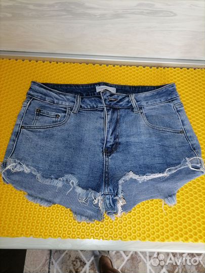 Джинсовые шорты
