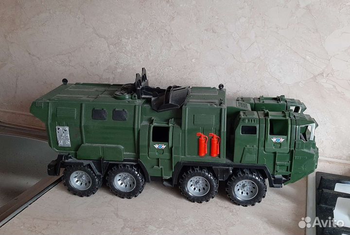 Игрушка машина военный тягач