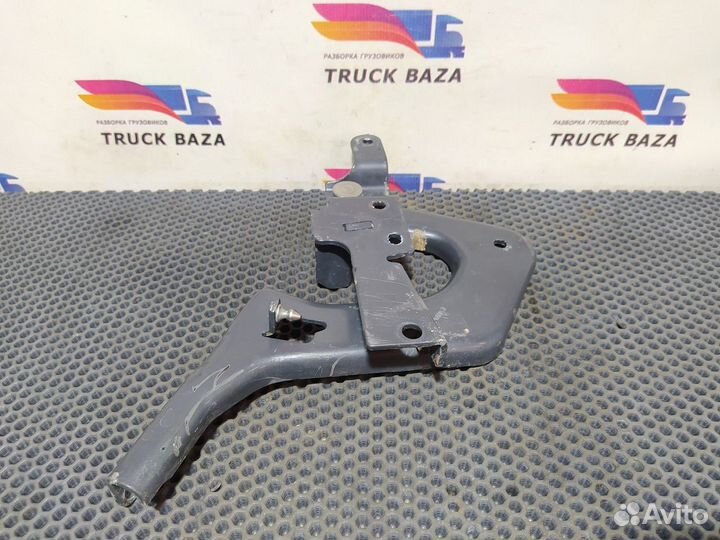 Петля подножки обслуживания правая Volvo FH