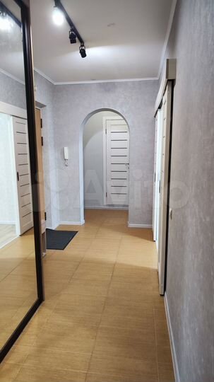 2-к. квартира, 55 м², 4/10 эт.