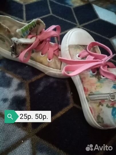 Много обуви для девочки