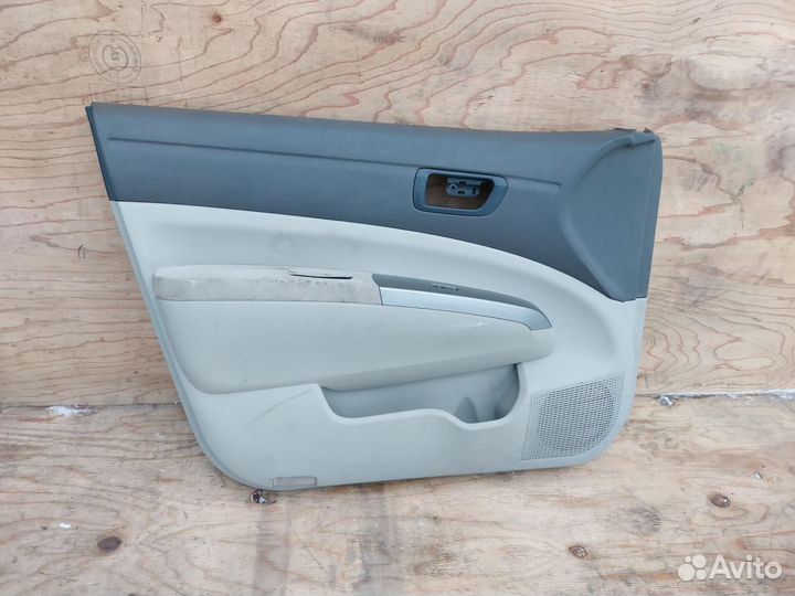 Обшивка двери передней левой Toyota Prius 2 NHW20