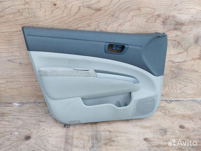Обшивка двери передней левой Toyota Prius 2 NHW20