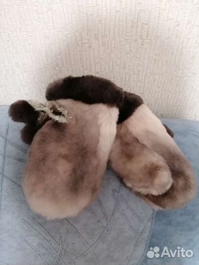 Шапка для девочки и варежки (мех)