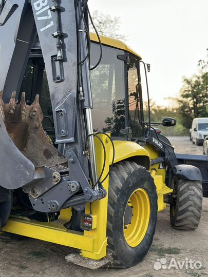 Экскаватор-погрузчик Volvo BL71, 2007