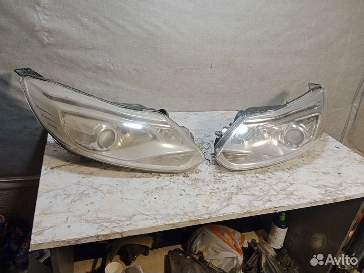 Фара правая и левая Ford focus 3 Ксенон