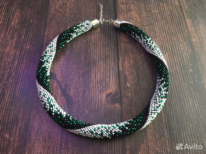 Ожерелье-жгут из бисера