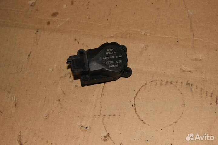 Моторчик заслонки печки Mercedes Benz W211 E-Klas