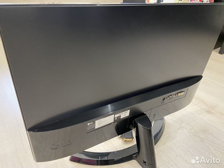 Монитор LG 24 дюйма