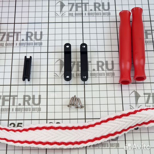 Ящик для АКБ 100Ач 370x210x250мм из белого/красного полипропилена с ремнём и крепежными пластинами