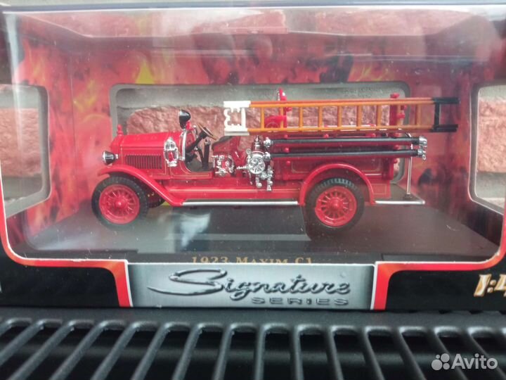 Модель пожарной машины Maxim C1