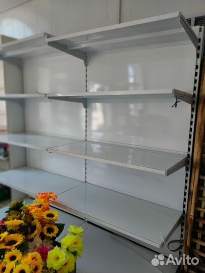 Металлические стеллажи и витрины для магазина