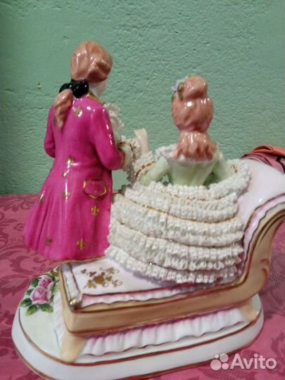 Статуэтка фарфор дама с ковалером