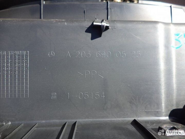 Накладка замка багажника Mercedes-Benz C180 W203