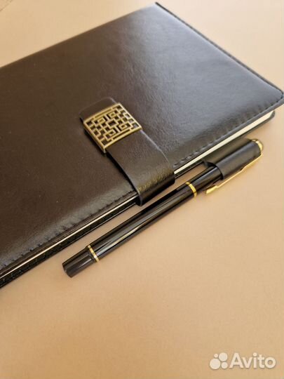 Ежедневник с ручкой в подарочной коробке