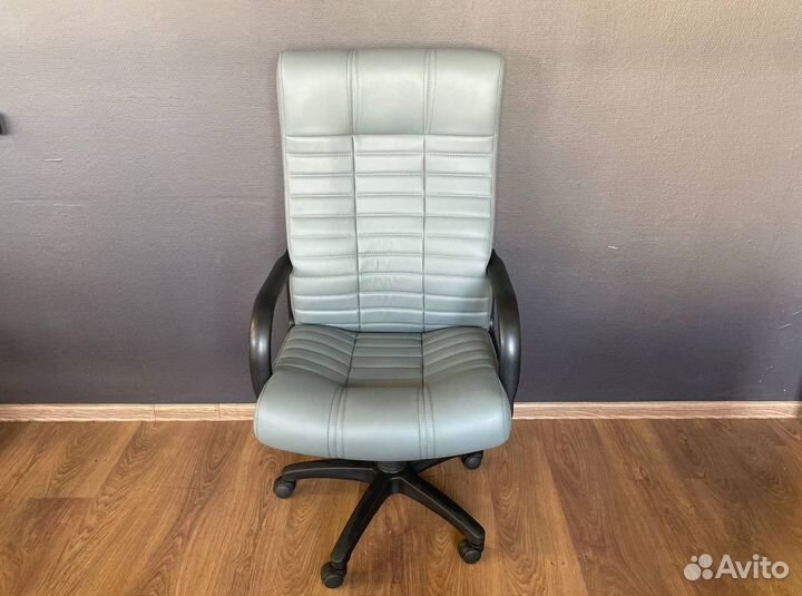 Офисное кресло. Гарантия 1 год