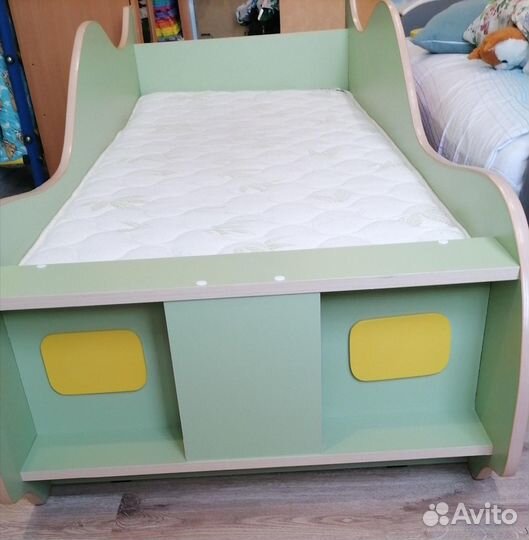 Детская кровать машинка