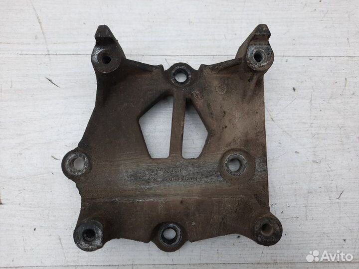 Кронштейн компрессора кондиционера Chrysler