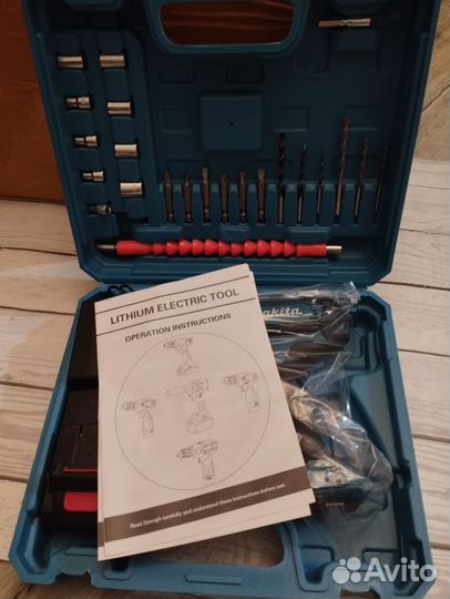 Шуруповерт в наборе Makиta