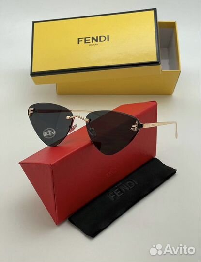 Солнцезащитные очки Fendi