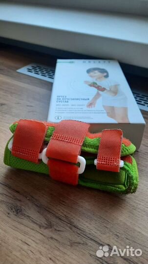 Ортез на лучезапястный сустав левый